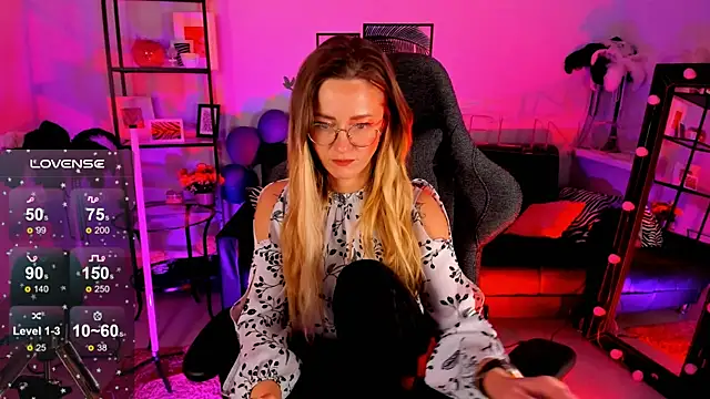 Snapshot of LadyIzabel chatting on 01-08-25, 08:49 LadyIzabel online show from 01-08-25, 08:49