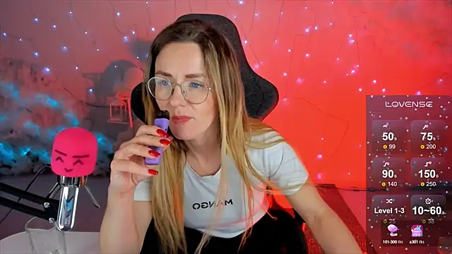 Snapshot of LadyIzabel chatting on 12-23-24, 12:08 LadyIzabel online show from 12-23-24, 12:08