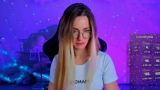 Snapshot of LadyIzabel chatting on 12-23-24, 08:33 LadyIzabel online show from 12-23-24, 08:33