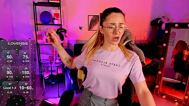 Snapshot of LadyIzabel chatting on 12-28-24, 05:55 LadyIzabel online show from 12-28-24, 05:55