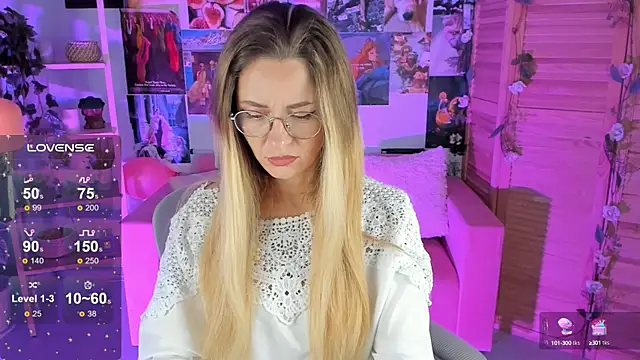 Snapshot of LadyIzabel chatting on 01-10-25, 08:18 LadyIzabel online show from 01-10-25, 08:18