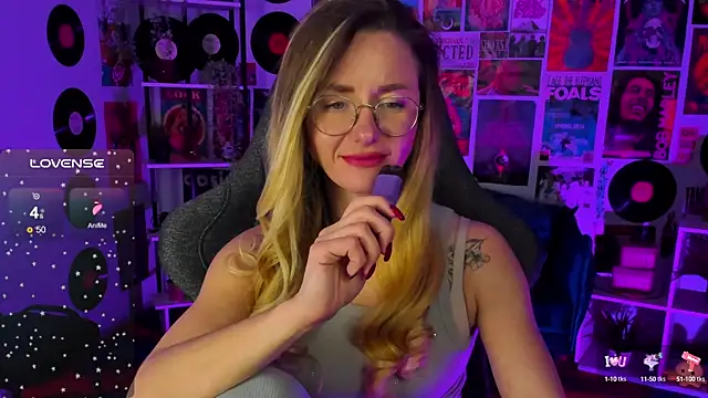 Snapshot of LadyIzabel chatting on 12-21-24, 09:01 LadyIzabel online show from 12-21-24, 09:01