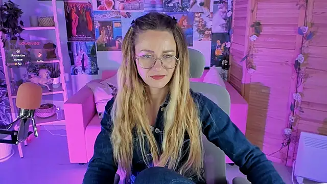 Snapshot of LadyIzabel chatting on 01-18-25, 08:52 LadyIzabel online show from 01-18-25, 08:52