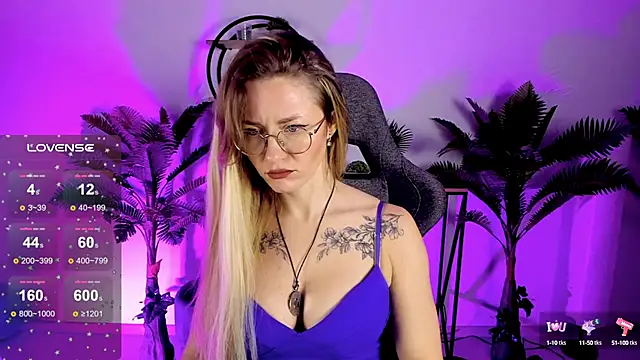 Snapshot of LadyIzabel chatting on 12-16-24, 05:59 LadyIzabel online show from 12-16-24, 05:59