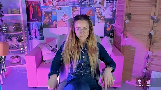 Snapshot of LadyIzabel chatting on 01-18-25, 11:54 LadyIzabel online show from 01-18-25, 11:54