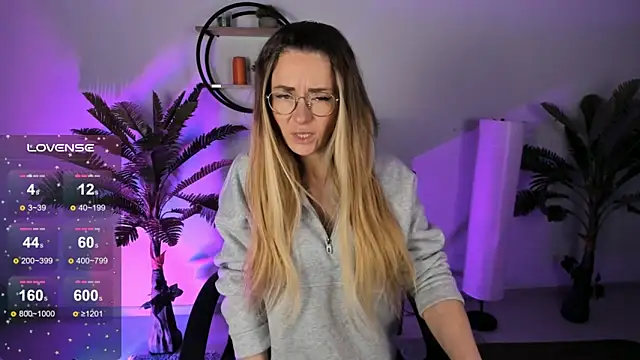 Snapshot of LadyIzabel chatting on 02-10-25, 04:41 LadyIzabel online show from 02-10-25, 04:41