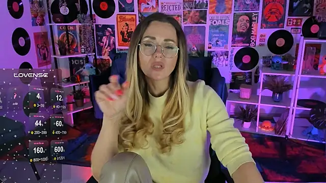 Snapshot of LadyIzabel chatting on 02-17-25, 11:44 LadyIzabel online show from 02-17-25, 11:44