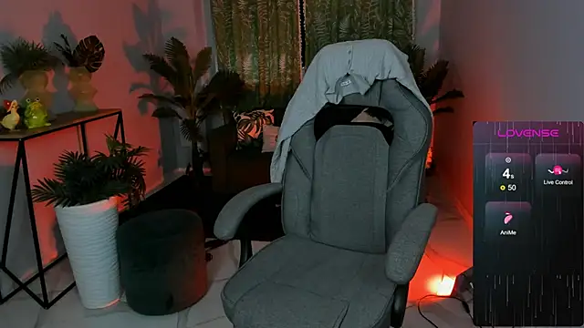 Snapshot of LadyIzabel chatting on 11-28-25, 08:25 LadyIzabel online show from 11-28-25, 08:25