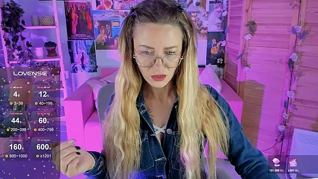 Snapshot of LadyIzabel chatting on 01-18-25, 05:31 LadyIzabel online show from 01-18-25, 05:31