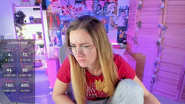 Snapshot of LadyIzabel chatting on 02-21-25, 08:40 LadyIzabel online show from 02-21-25, 08:40