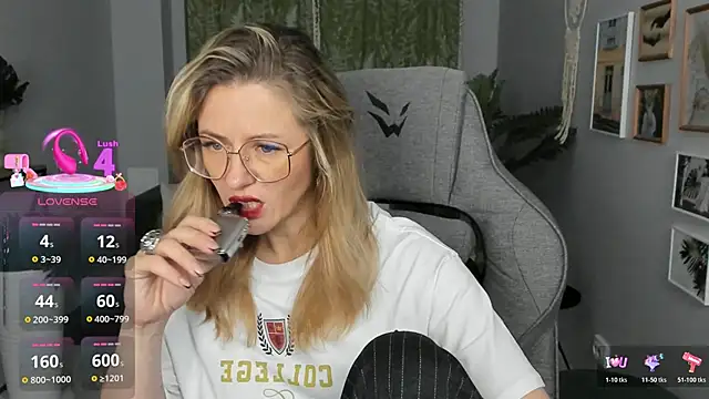 LadyIzabel online show from 03-06-26, 02:45