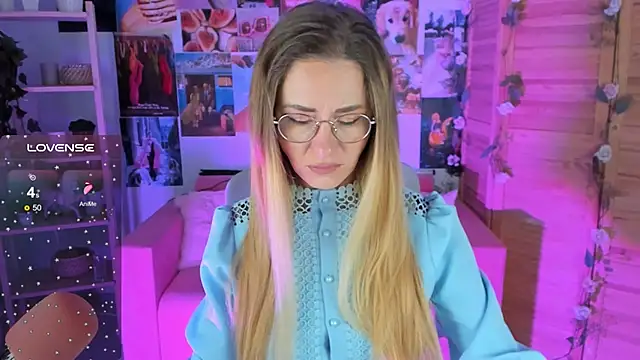 Snapshot of LadyIzabel chatting on 02-08-25, 05:40 LadyIzabel online show from 02-08-25, 05:40