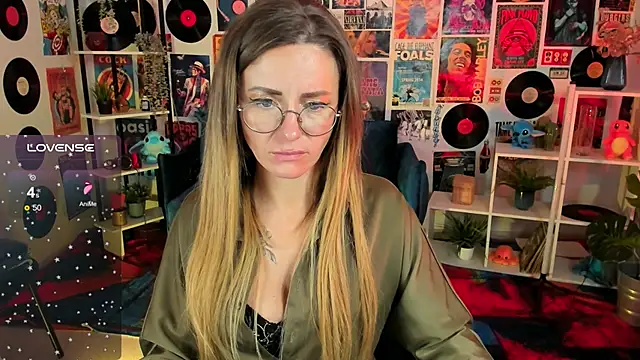 Snapshot of LadyIzabel chatting on 02-19-25, 07:39 LadyIzabel online show from 02-19-25, 07:39