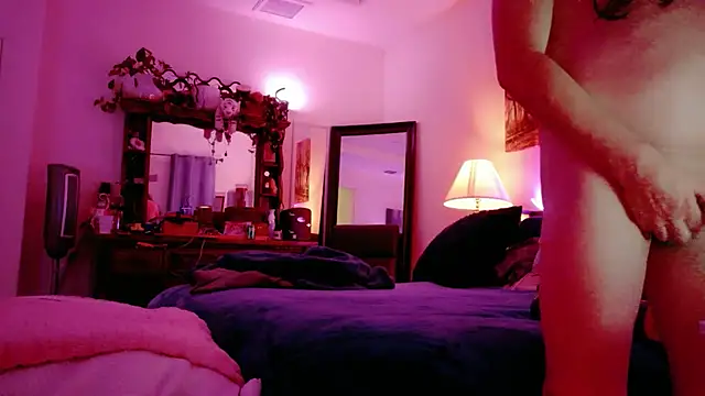 NinasNylonz online show from 11-20-25, 04:02