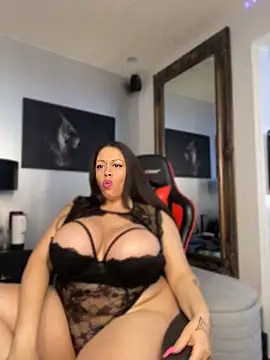 Snapshot of curvyfunlover chatting on 06-19-26, 12:33 curvyfunlover online show from 06-19-26, 12:33