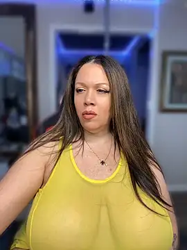 Snapshot of curvyfunlover chatting on 05-27-26, 10:11 curvyfunlover online show from 05-27-26, 10:11