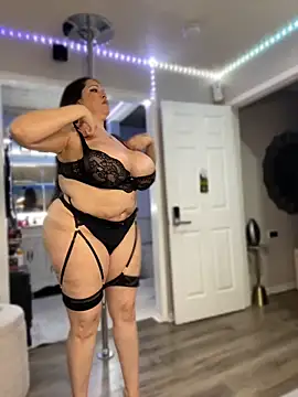Snapshot of curvyfunlover chatting on 06-16-26, 10:37 curvyfunlover online show from 06-16-26, 10:37