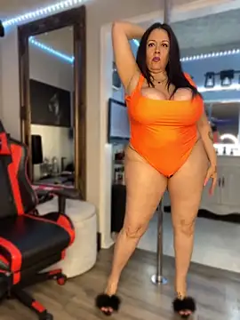 Snapshot of curvyfunlover chatting on 06-17-26, 10:03 curvyfunlover online show from 06-17-26, 10:03