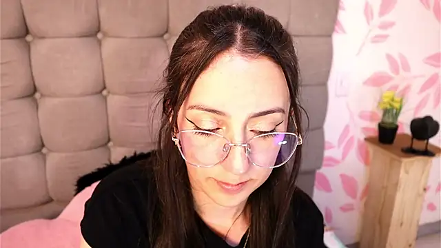 Snapshot of Sweet_Sammy_ chatting on 10-17-25, 03:54 Sweet Sammy online show from 10-17-25, 03:54