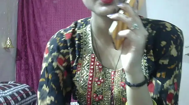 Snapshot of Aayesha chatting on 12-18-24, 12:18 Aayesha online show from 12-18-24, 12:18