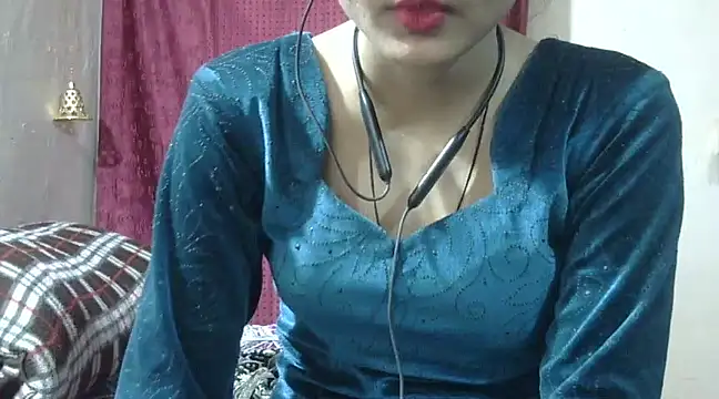 Snapshot of Aayesha chatting on 12-22-24, 11:11 Aayesha online show from 12-22-24, 11:11