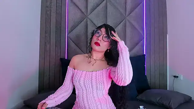 Snapshot of BriaConner_ chatting on 03-05-25, 06:56 BriaConner online show from 03-05-25, 06:56