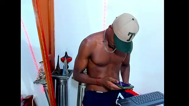 Snapshot of Darick_brown chatting on 03-06-25, 10:26 Darick brown online show from 03-06-25, 10:26