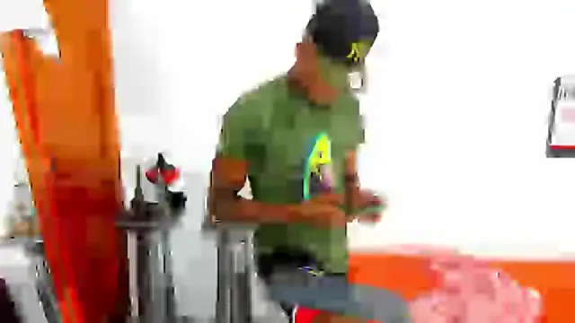 Snapshot of Darick_brown chatting on 02-22-25, 04:51 Darick brown online show from 02-22-25, 04:51