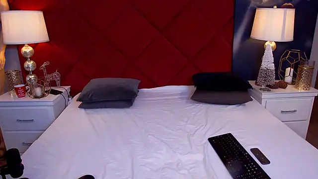 MinnieDrew online show from 12-16-25, 08:02