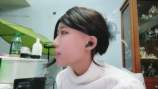 Snapshot of Fine-sand chatting on 09-21-25, 02:11 Fine-sand online show from 09-21-25, 02:11