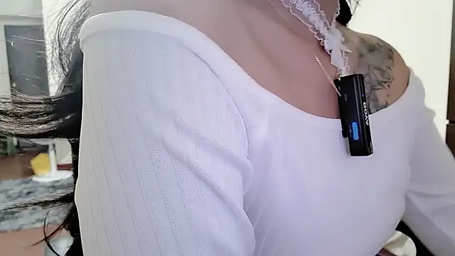 Snapshot of Fine-sand chatting on 10-19-25, 03:26 Fine-sand online show from 10-19-25, 03:26