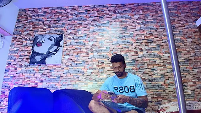 Snapshot of max_ashley_mds chatting on 02-21-26, 01:46 max ashley mds online show from 02-21-26, 01:46