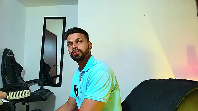 Snapshot of max_ashley_mds chatting on 01-17-26, 01:37 max ashley mds online show from 01-17-26, 01:37