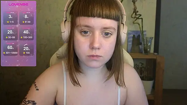 Snapshot of June_shy0 chatting on 02-01-25, 07:47 June shy0 online show from 02-01-25, 07:47