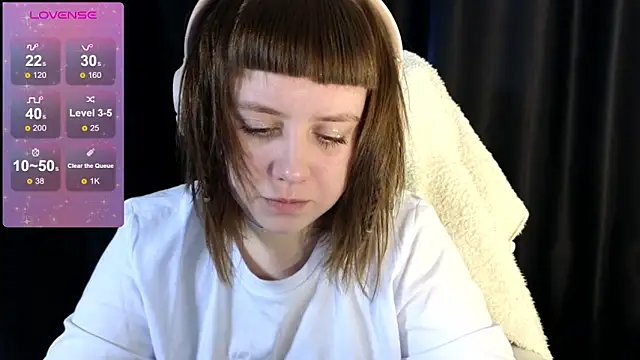 Snapshot of June_shy0 chatting on 02-15-25, 07:38 June shy0 online show from 02-15-25, 07:38