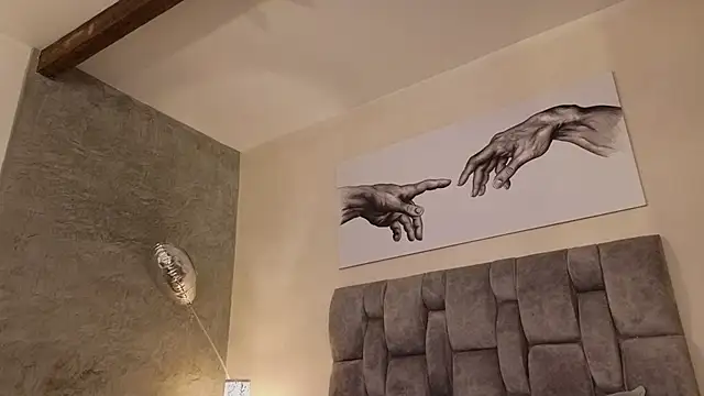 Emma gatess online show from 03-31-26, 01:24