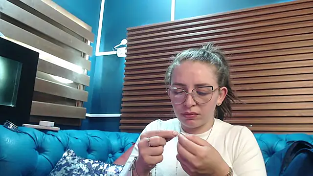 Snapshot of _isaabellaa chatting on 02-17-25, 05:44 isaabellaa online show from 02-17-25, 05:44