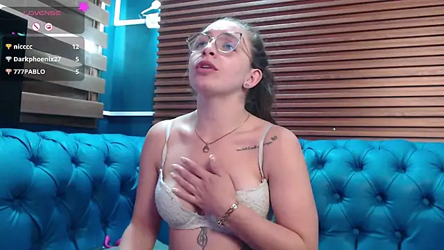 Snapshot of _isaabellaa chatting on 02-17-25, 02:38 isaabellaa online show from 02-17-25, 02:38