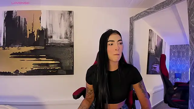 AriRobert  online show from 10-27-25, 03:51