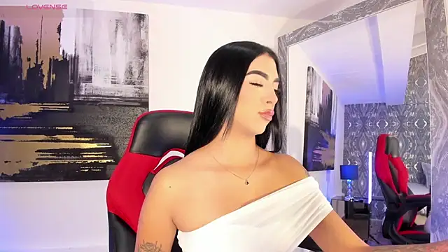 AriRobert  online show from 10-29-25, 03:49