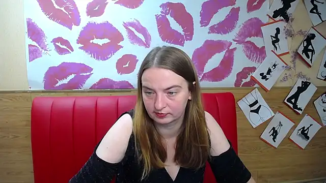 Snapshot of FreyaDak chatting on 10-14-25, 05:02 FreyaDak online show from 10-14-25, 05:02
