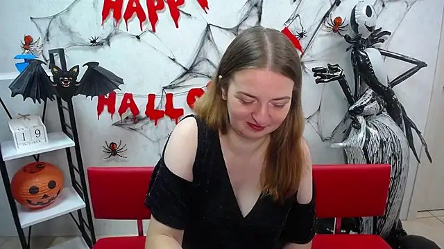 Snapshot of FreyaDak chatting on 10-19-25, 05:21 FreyaDak online show from 10-19-25, 05:21