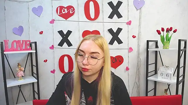 BeatriceFly online show from 03-06-25, 04:49