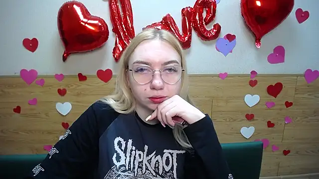 BeatriceFly online show from 03-20-25, 06:08