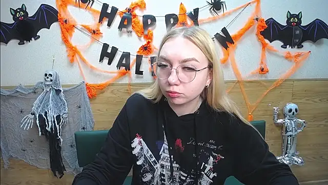 BeatriceFly online show from 10-21-25, 12:48