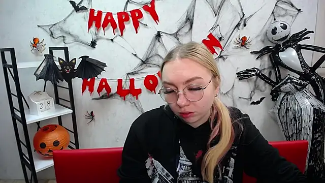 BeatriceFly online show from 10-29-25, 12:48