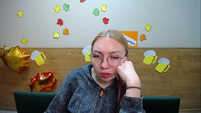 BeatriceFly online show from 09-19-25, 11:58