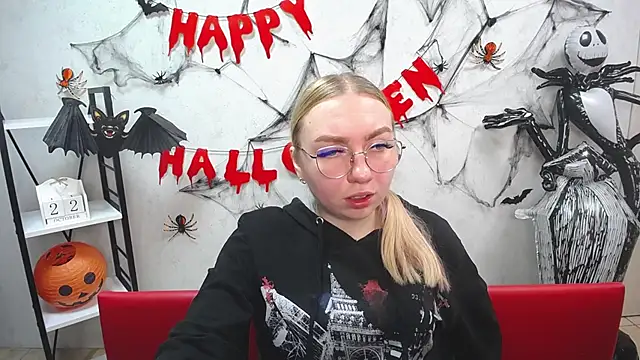 BeatriceFly online show from 10-22-25, 12:26