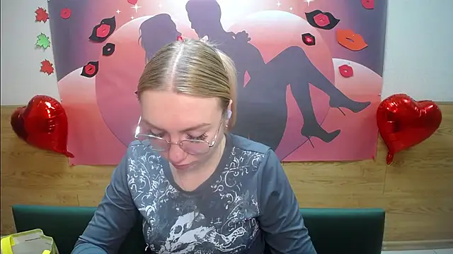 BeatriceFly online show from 10-04-25, 05:53