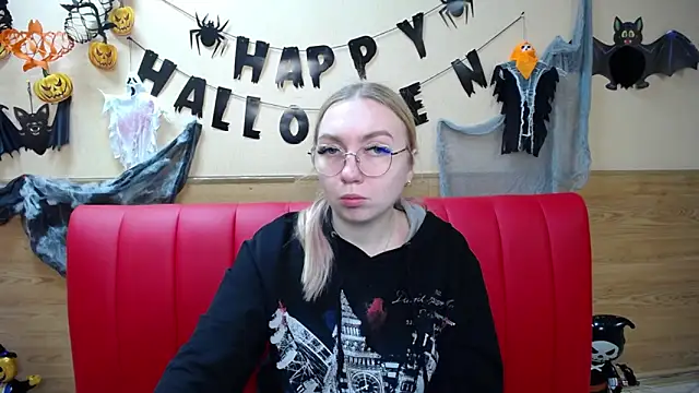 BeatriceFly online show from 10-28-25, 12:59